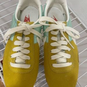 Nike vintage woman’s sneaker
